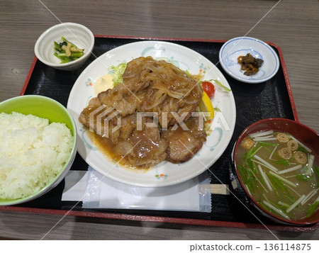 Delicious ginger set meal 136114875