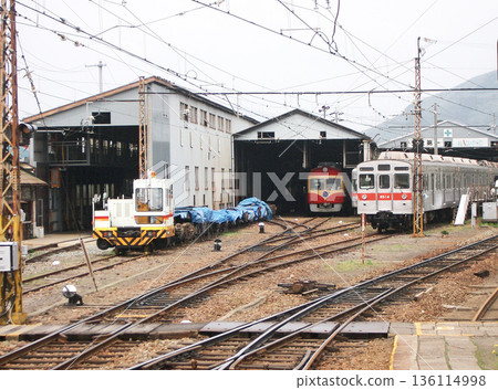 Nagano Electric Railway's Suzaka Station depot (Suzaka City, Nagano Prefecture) Nagano Electric Railway's Suzaka Station depot (Suzaka City, Nagano Prefecture) 136114998
