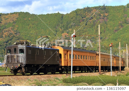 Oigawa Railway, Shizuoka Prefecture: Electric locomotives and passenger trains 136115097