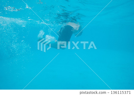 水池 兒童 孩子 136115371