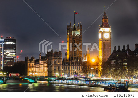 London: The River Thames and the illuminated Palace of Westminster at night London: The River Thames and the illuminated Palace of Westminster at night 136115675