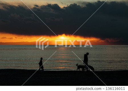 Lion coast sunset view Lion coast sunset view 136116011