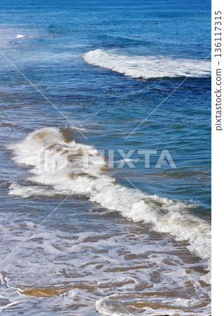 Blue sea and white waves 136117315