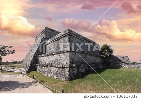 mayan pyramid in Tulum ruins, Yucatan, Mexico mayan pyramid in Tulum ruins, Yucatan, Mexico 136117332
