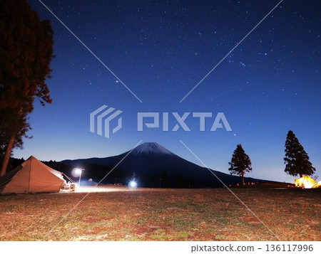 靜岡縣：一月在星空下露營，欣賞富士山美景 136117996