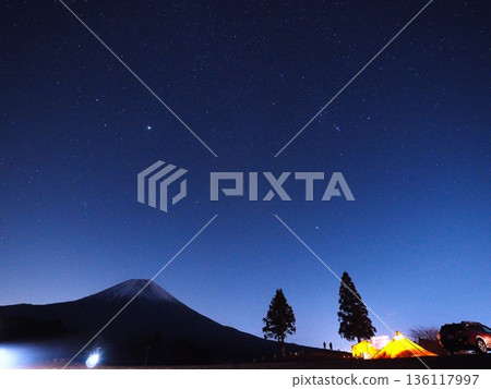 靜岡縣：一月在星空下露營，欣賞富士山美景 136117997