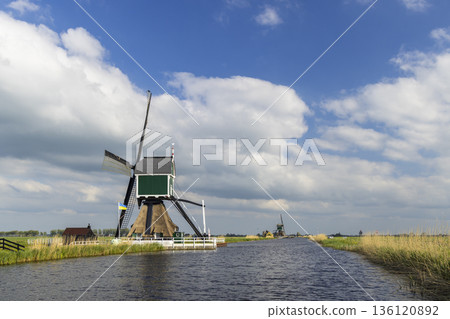 Historic Dutch windmills along Molenkade in Groot Ammers Historic Dutch windmills along Molenkade in Groot Ammers 136120892