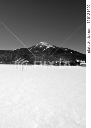 Lake Shirakaba in midwinter 136121602