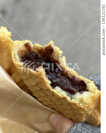 Bungeoppang, bungeo-ppang (Korean Fish Shaped Pastry), popular snack, cookies, sweet in winter streets of Korea. Bungeoppang Korean traditional national food, dish, cuisine. Japanese taiyaki 136122192