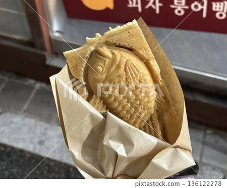 Bungeoppang, bungeo-ppang (Korean Fish Shaped Pastry), popular snack, cookies, sweet in winter streets of Korea. Bungeoppang Korean traditional national food, dish, cuisine. Japanese taiyaki 136122278