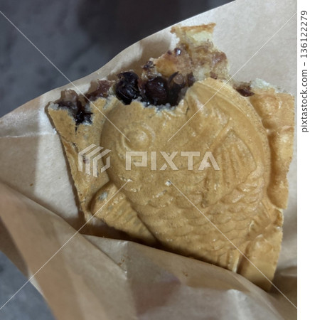 Bungeoppang, bungeo-ppang (Korean Fish Shaped Pastry), popular snack, cookies, sweet in winter streets of Korea. Bungeoppang Korean traditional national food, dish, cuisine. Japanese taiyaki Bungeoppang, bungeo-ppang (Korean Fish Shaped Pastry), popular snack, cookies, sweet in winter streets of Korea. Bungeoppang Korean traditional national food, dish, cuisine. Japanese taiyaki 136122279