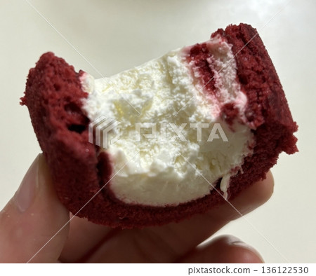 food, pastry, donut 136122530