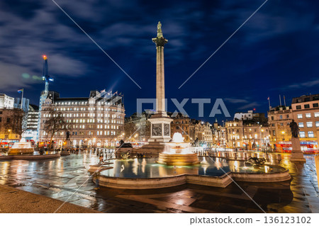 倫敦特拉法加廣場燈光璀璨 136123102
