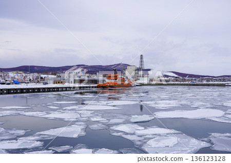 Thin drift ice and Garinko-go 3, Monbetsu Thin drift ice and Garinko-go 3, Monbetsu 136123128