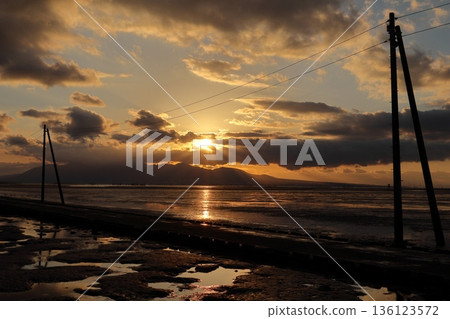 Taimei Seabed Road in Tamana City, Kumamoto Prefecture (at low tide) Taimei Seabed Road in Tamana City, Kumamoto Prefecture (at low tide) 136123572