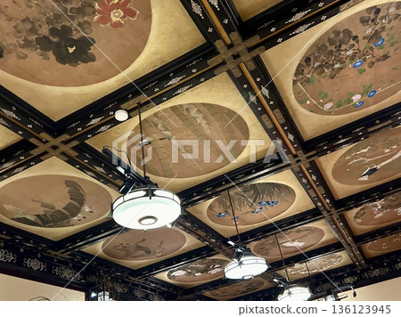 Hotel Gajoen Tokyo's "Hyakudan Kaidan" (100-Step Staircase) - Toumo Room - Mother-of-pearl latticework and a gorgeous ceiling painting by Maeda Toumo 136123945