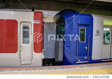 近鐵1A系列車停靠在近鐵名古屋站 近鐵1A系列車停靠在近鐵名古屋站 136124296