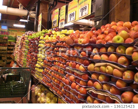A supermarket floor with a wide selection of fresh fruit (overseas) A supermarket floor with a wide selection of fresh fruit (overseas) 136125423