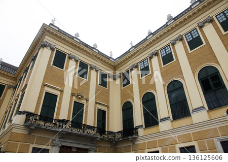 Schonbrunn Palace in Vienna Schonbrunn Palace in Vienna 136125606