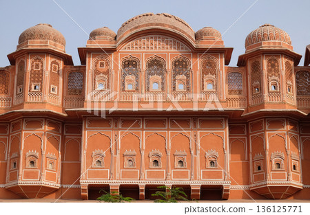 Detail of traditional house in Jaipur, Rajasthan, India 136125771