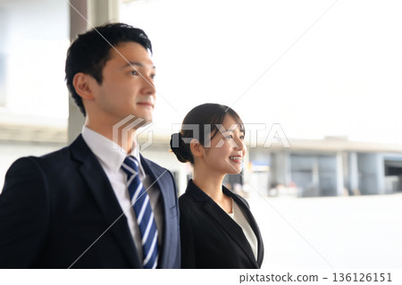 具有前瞻性的商業人士 ■攝影合作:關西國際機場(KIX) 具有前瞻性的商業人士 ■攝影合作:關西國際機場(KIX) 136126151