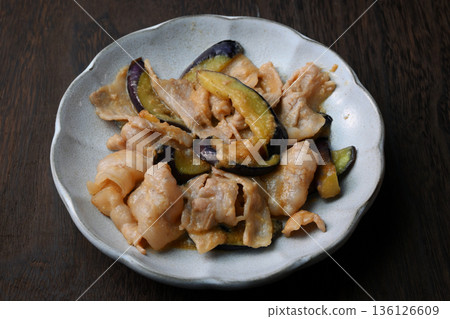 用茄子和豬肉炒的味噌 用茄子和豬肉炒的味噌 136126609