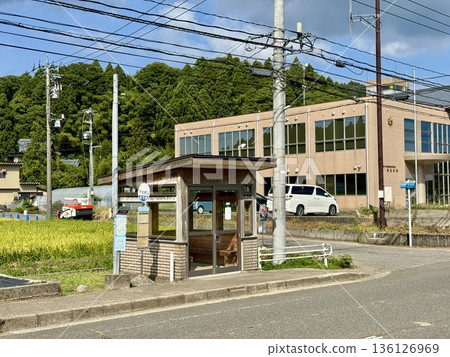 Echizen, Fukui Prefecture: Rural bus stop Shimokawaraguchi in summer 136126969