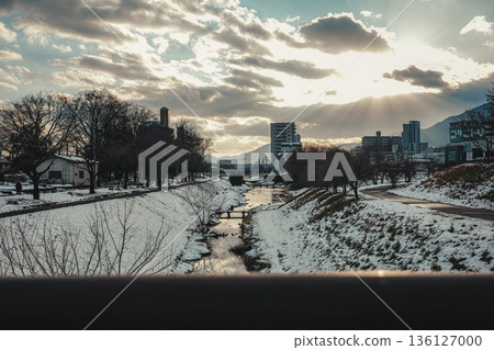 早上下了雪 136127000