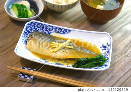 Simmered mackerel with mackerel 136129229