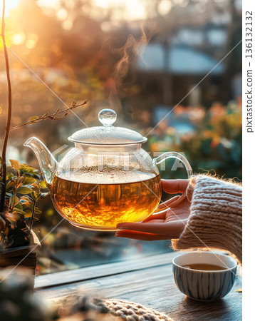 Person is holding a teapot with a lid on it 136132132