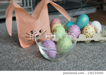 Easter decoration, easter bunny bag and multicolored eggs. 136135095