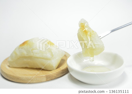 Mochi with honey 136135111