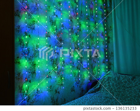 garland on the wall 136135233