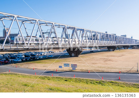 【京成本線】清晨,一列快速列車駛過江戶川大橋 【京成本線】清晨,一列快速列車駛過江戶川大橋 136135363