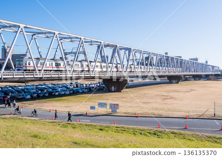 [Keisei Main Line] Early morning express train crossing the Edogawa Bridge 136135370