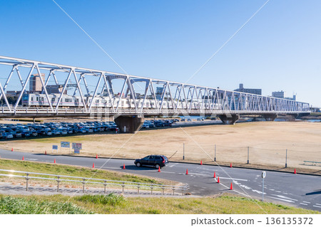 [Keisei Main Line] A local train crossing the Edogawa Bridge early in the morning 136135372