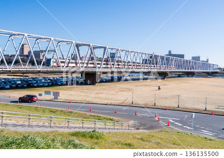 【京成本線】清晨,一列快速列車駛過江戶川大橋 【京成本線】清晨,一列快速列車駛過江戶川大橋 136135500