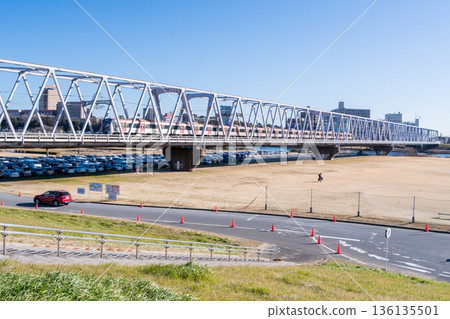 【京成本線】清晨,一列快速列車駛過江戶川大橋 【京成本線】清晨,一列快速列車駛過江戶川大橋 136135501