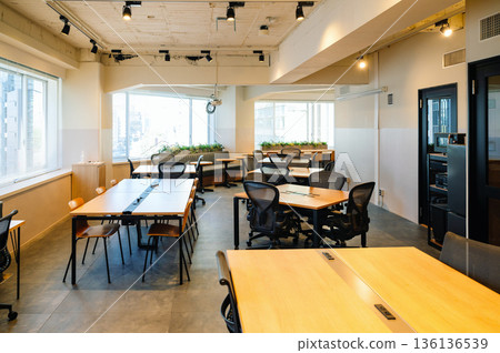 Scenery of an unmanned shared office Scenery of an unmanned shared office 136136539