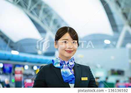 機場櫃檯的女性工作人員 ■攝影合作:關西國際機場(KIX) 機場櫃檯的女性工作人員 ■攝影合作:關西國際機場(KIX) 136136592