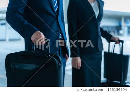 商務人士出差 ■攝影合作：關西國際機場（KIX） 136136594