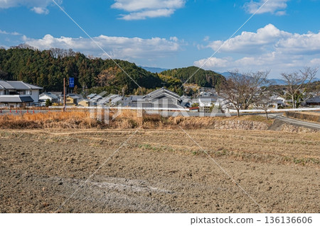 奈良縣冬季鄉村景色 136136606