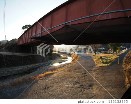 Railway bridge illuminated by the setting sun 136138555