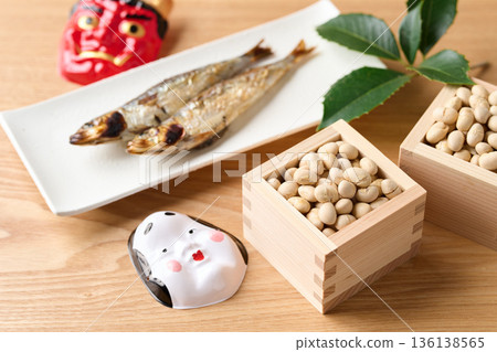 烤沙丁魚和烤黃豆 136138565