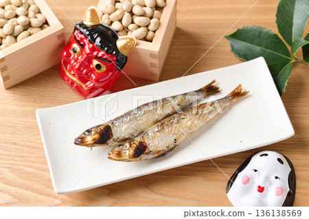 烤沙丁魚和烤黃豆 136138569