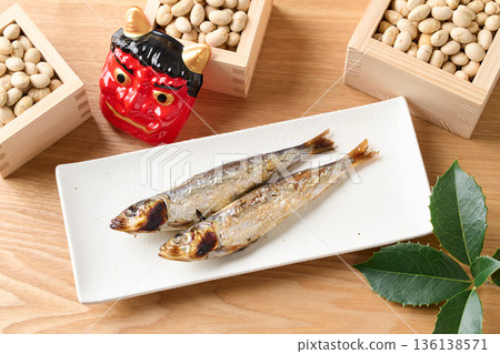 烤沙丁魚和烤黃豆 136138571