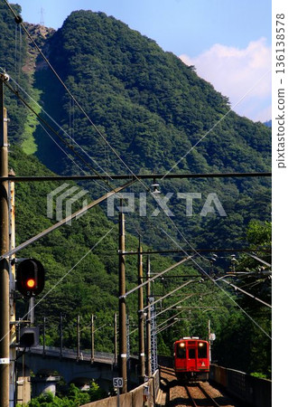 沿著奧絹道旅行，欣賞初夏的蔚藍…在川路溫泉站【會津山快速列車】 136138578