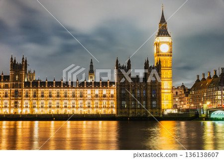 London: The River Thames and the illuminated Palace of Westminster London: The River Thames and the illuminated Palace of Westminster 136138607