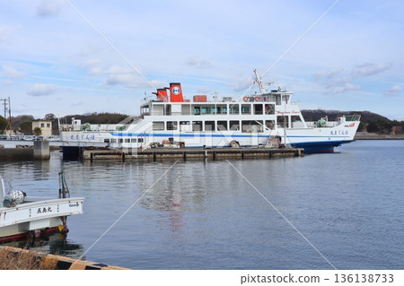 瀨戶內海的四湧群島，本島泊港（本島汽船）的渡輪 136138733
