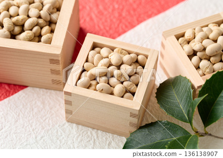 Roasted soybeans in a masu Roasted soybeans in a masu 136138907